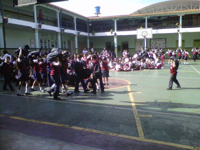 colparjauregui's tweet photo. U. E. Colpar simulacro de desalojo @AVECSanCristbal @pydejauregui @CLIFPJauregui @SalaSjauregui @MPPEDUCACION https://t.co/2qlojgScp9