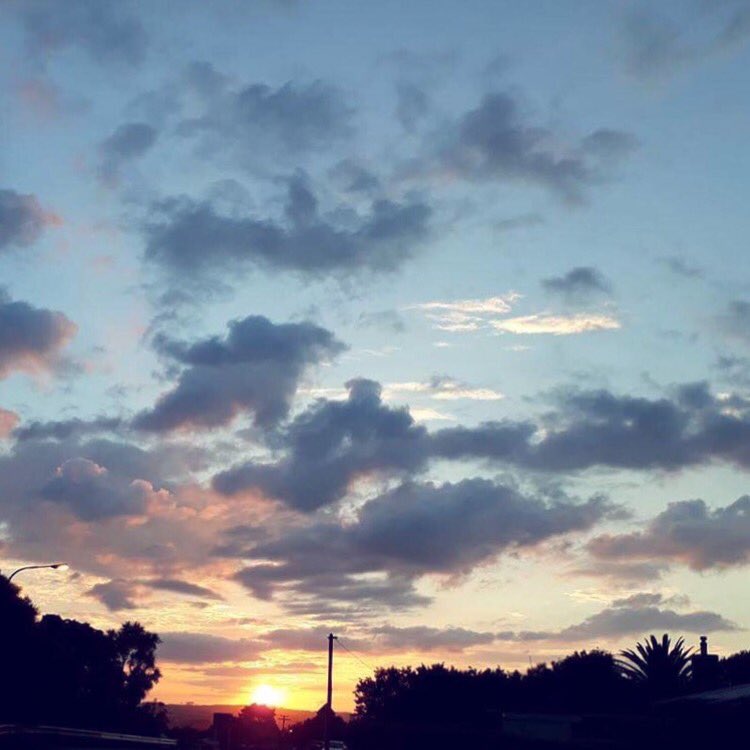 chancyanne's tweet photo. Ferocious sunset- Waiuku, New Zealand ☀️ https://t.co/LnA8sKwxcM