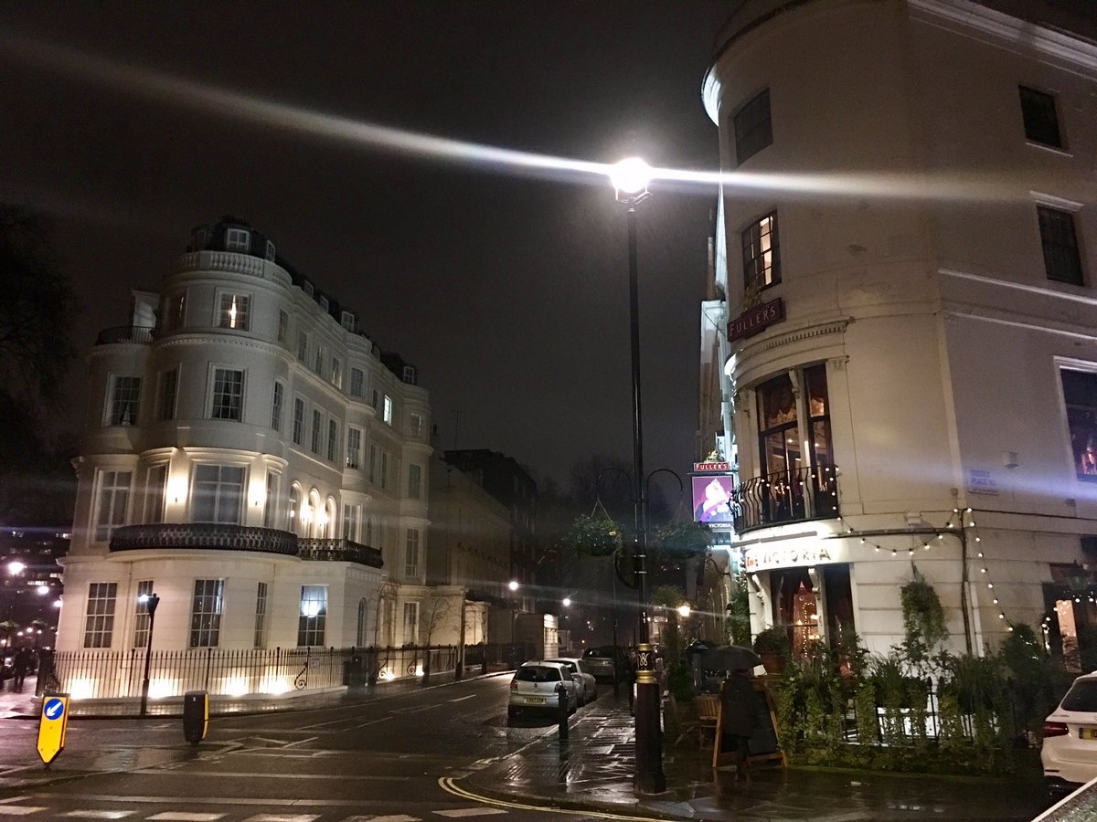 displacedaussie's tweet photo. Local pub on a wet Wednesday night #thevictoria #localpub #drizzle #warminside #fireside #paddington https://t.co/OVyS7BlFGx