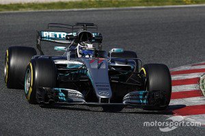 RahmatHydayanto's tweet photo. Lawan Mercedes di F1 2017 Cuma Ferrari, Red Bull Tak Masuk Hitungan? https://t.co/OQJQGBT3n8 https://t.co/j5sMo5ltlA