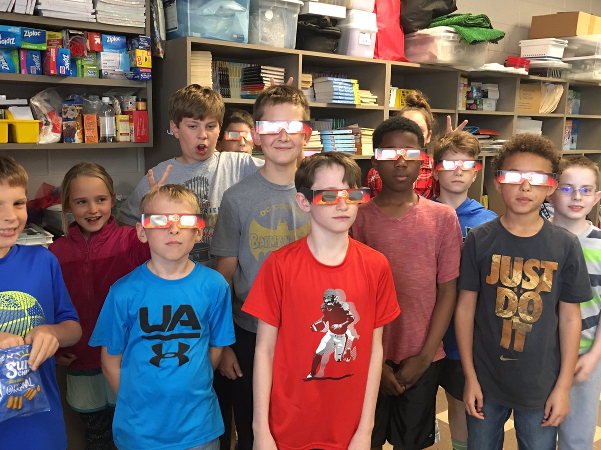 MissyBabinchak's tweet photo. OPES4th grade talked with @SCSMObservatory today-LIVE! We r ready for eclipse! Thanks @RachelSpeasl @crazymomma2two @OrchardParkAP https://t.co/mxVuPZTuY5