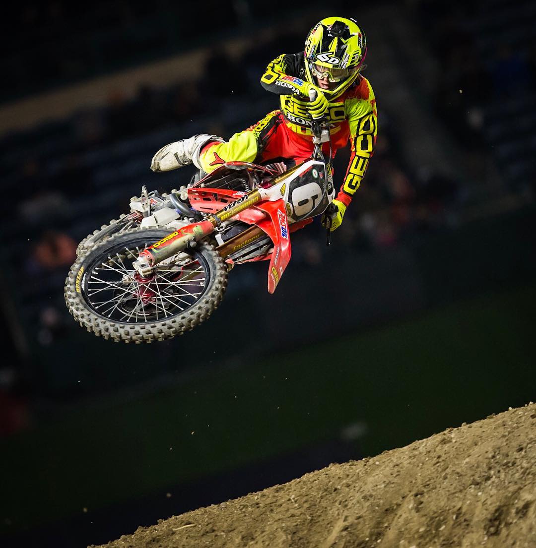 santicrevo's tweet photo. Jeremy Martin reemplazo de Roczen >>> https://t.co/s401niHpuG
#MotocrossNews #DaytonaSX #Supercros https://t.co/kAPS5OD9dW
