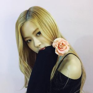 traurigfroh's tweet photo. that body's a blessing girl
i ain't tryna pressure her 
but she messed with the temperature
heart wrote the song but i'm the messenger. https://t.co/WI9dWAFTw6