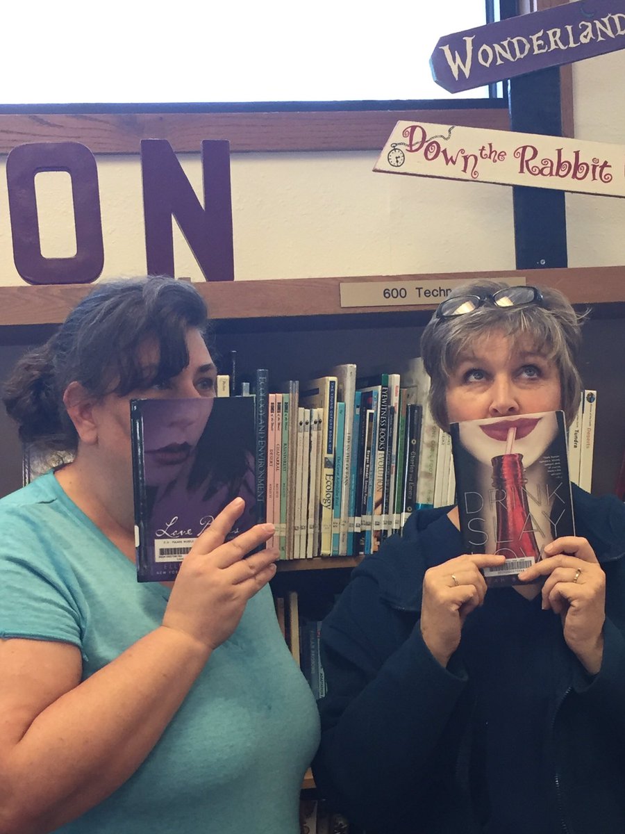 CDFulkesLibrary's tweet image. Vampires and #bookface, oh my!  CDF is ready for some great spring break reading! #RRockreads