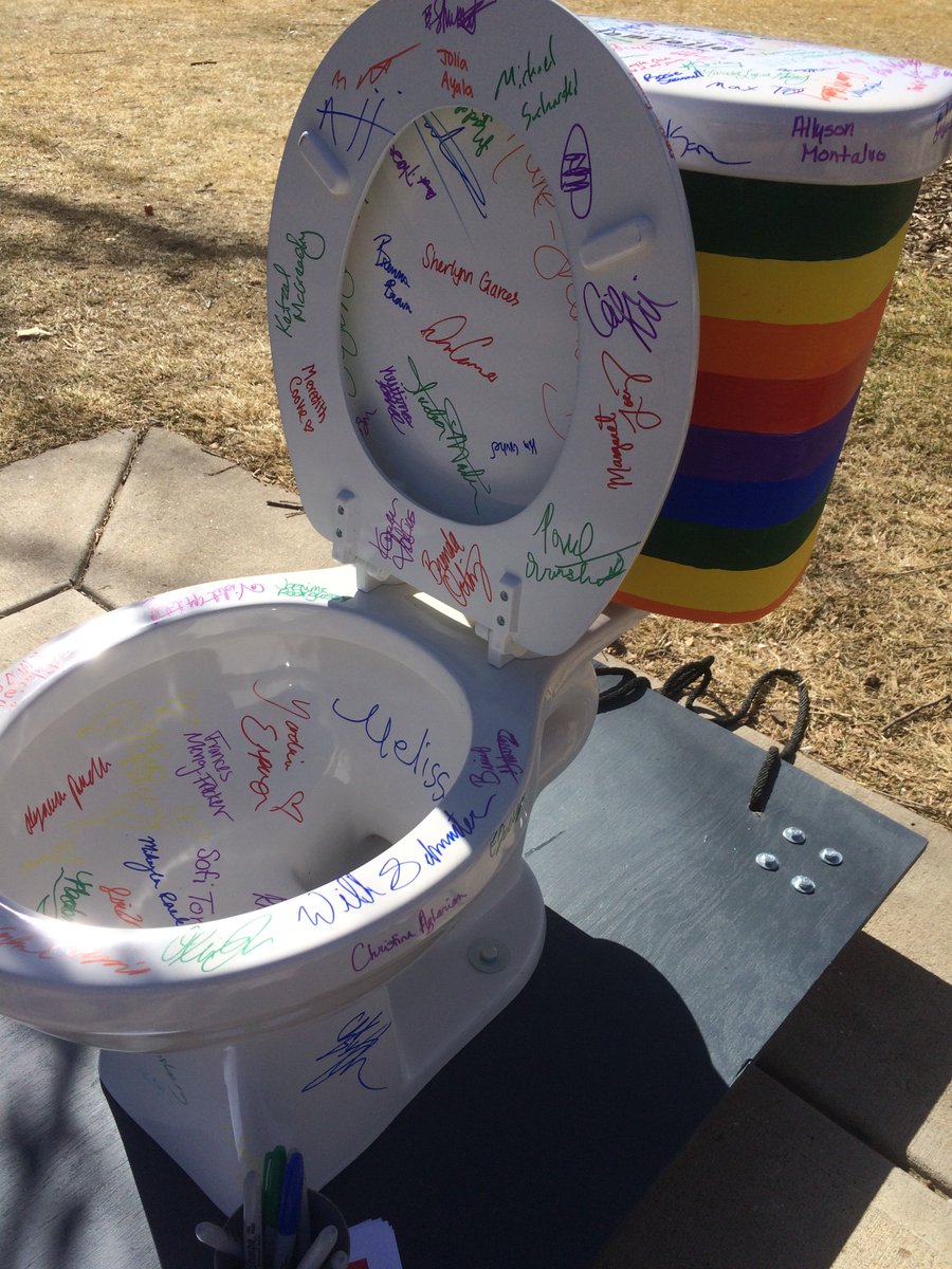 RegisUniversity's tweet photo. Regis students, staff and faculty come together in solidarity for #transgenderbathroom rights. #thisisregis https://t.co/SqJyYEsM0x