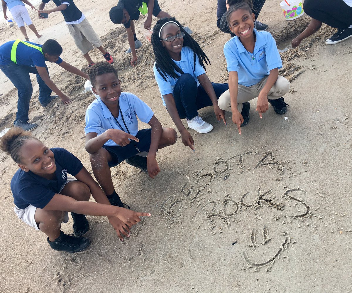 PrincipalDrJ's tweet photo. BESOTS Making a SPLASH 🐳 @ the Marine Science Center @principallearns #dtorocks #STEM https://t.co/bP5Ip4vVKn