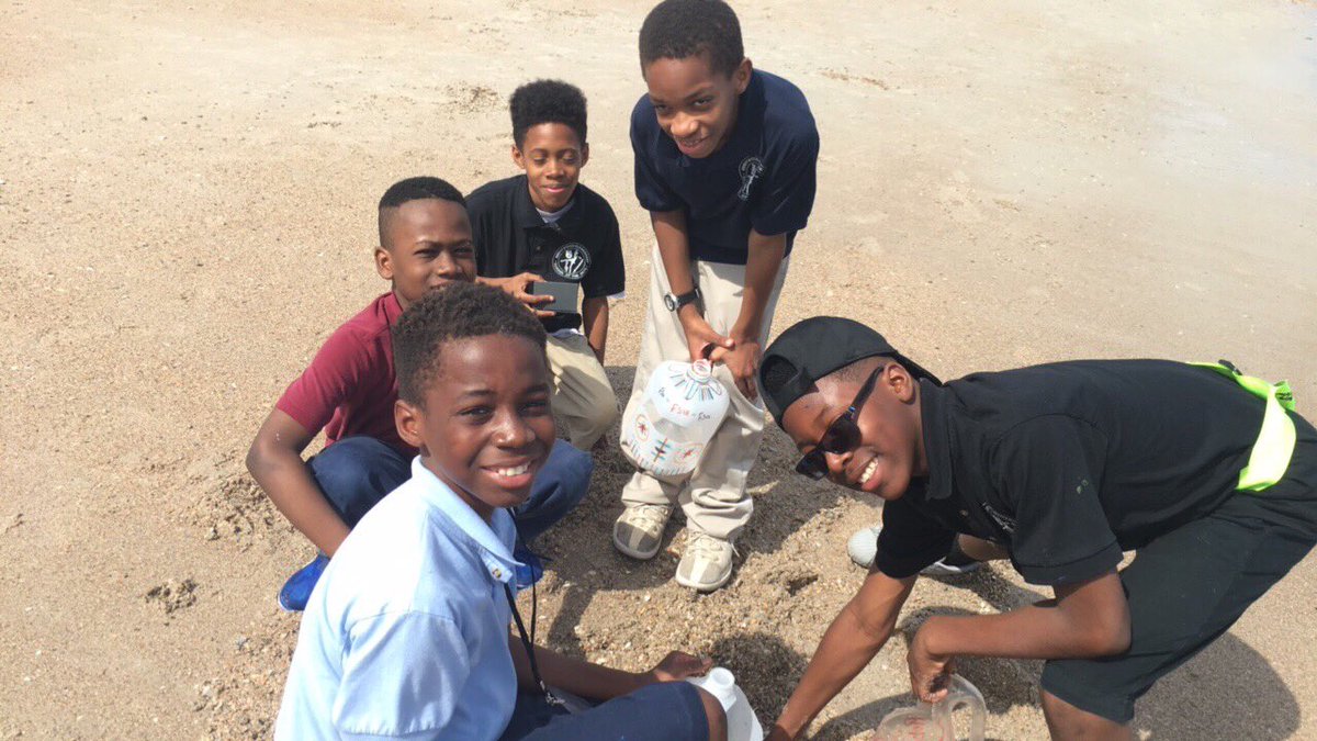 PrincipalDrJ's tweet photo. BESOTS Making a SPLASH 🐳 @ the Marine Science Center @principallearns #dtorocks #STEM https://t.co/bP5Ip4vVKn