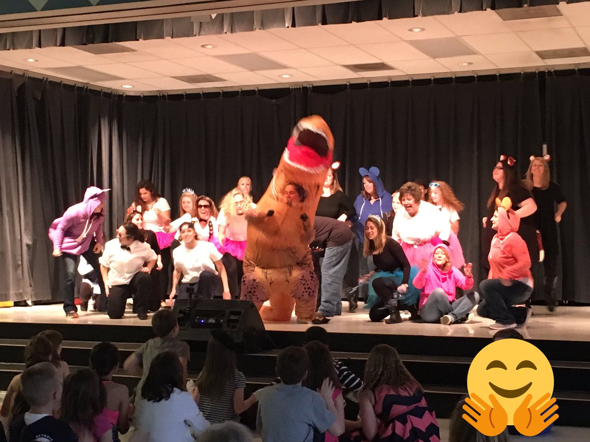 SPRyan1972's tweet image. Andersonville Elementary staff get into the act at their yearly talent show. Their students went wild. Look out Broadway!! Well done!