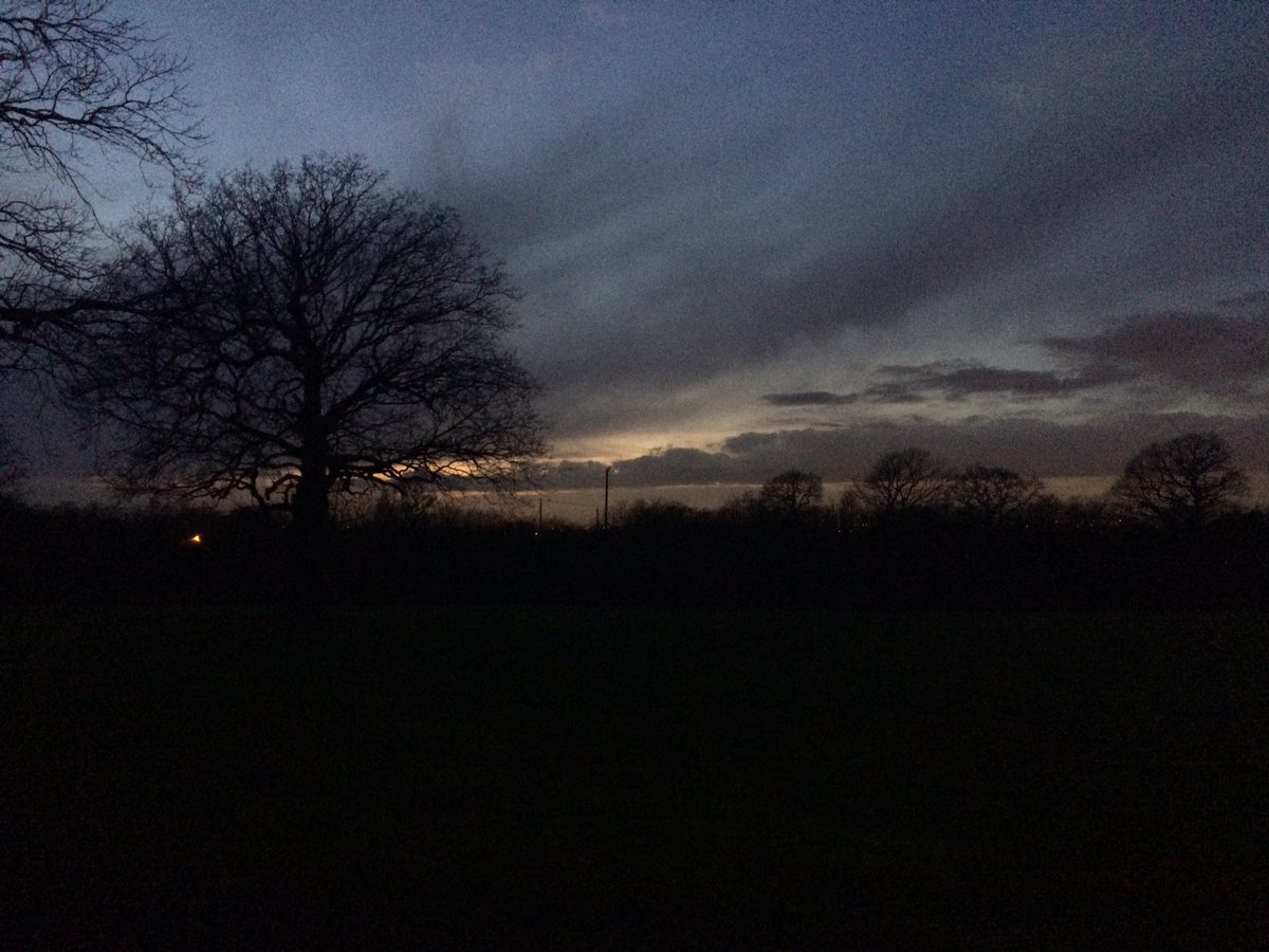 SiWilliams4's tweet photo. A brisk 8 mile evening walk after a hard days work #walking #Macclesfield #canal #lovetheoutdoors https://t.co/jTwxi33SKO