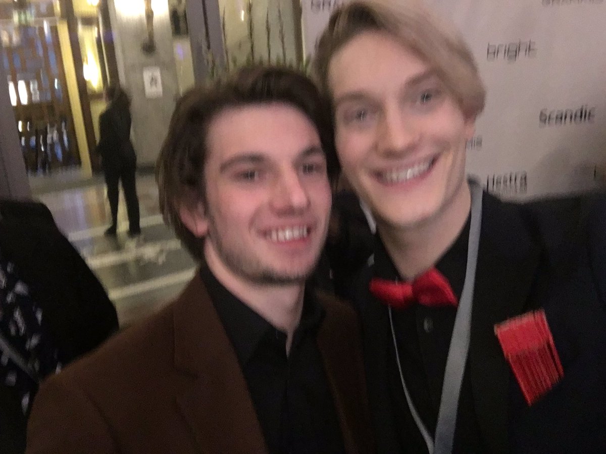 ThobiasThorwid's tweet photo. Kan inte fatta att vi möttes på @GrammisSverige 😍🏆🌟 Hälsa Isak &amp; Even från mig, @thohay_ ❤️💙🇸🇪🇳🇴 #skam #william #thomashayes #grammis #evak https://t.co/XUhzQbZvjE