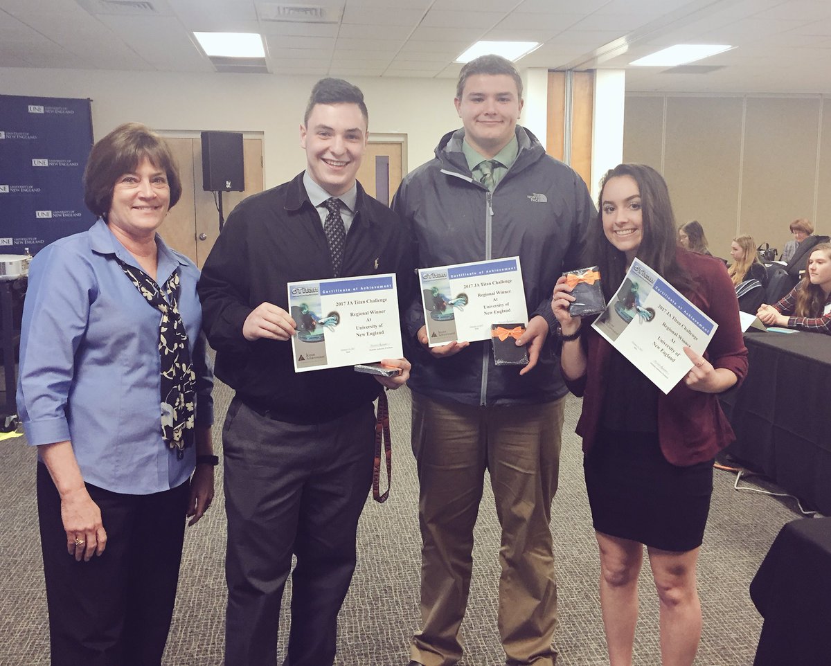 Regional Winners at <a href="/unetweets/">University of New England</a> - students from Biddeford Regional Center of Technology! #JAMETitan <a href="/BiddCOT/">Biddeford COT</a>