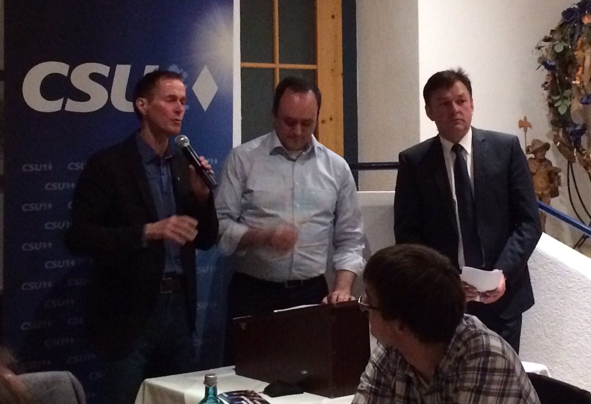scholl_ma's tweet photo. Klare Standpunkte, starke Diskussionen und intensiver Austausch beim #CSUAM17 in #Dinkelsbühl https://t.co/ajqaHDYmah