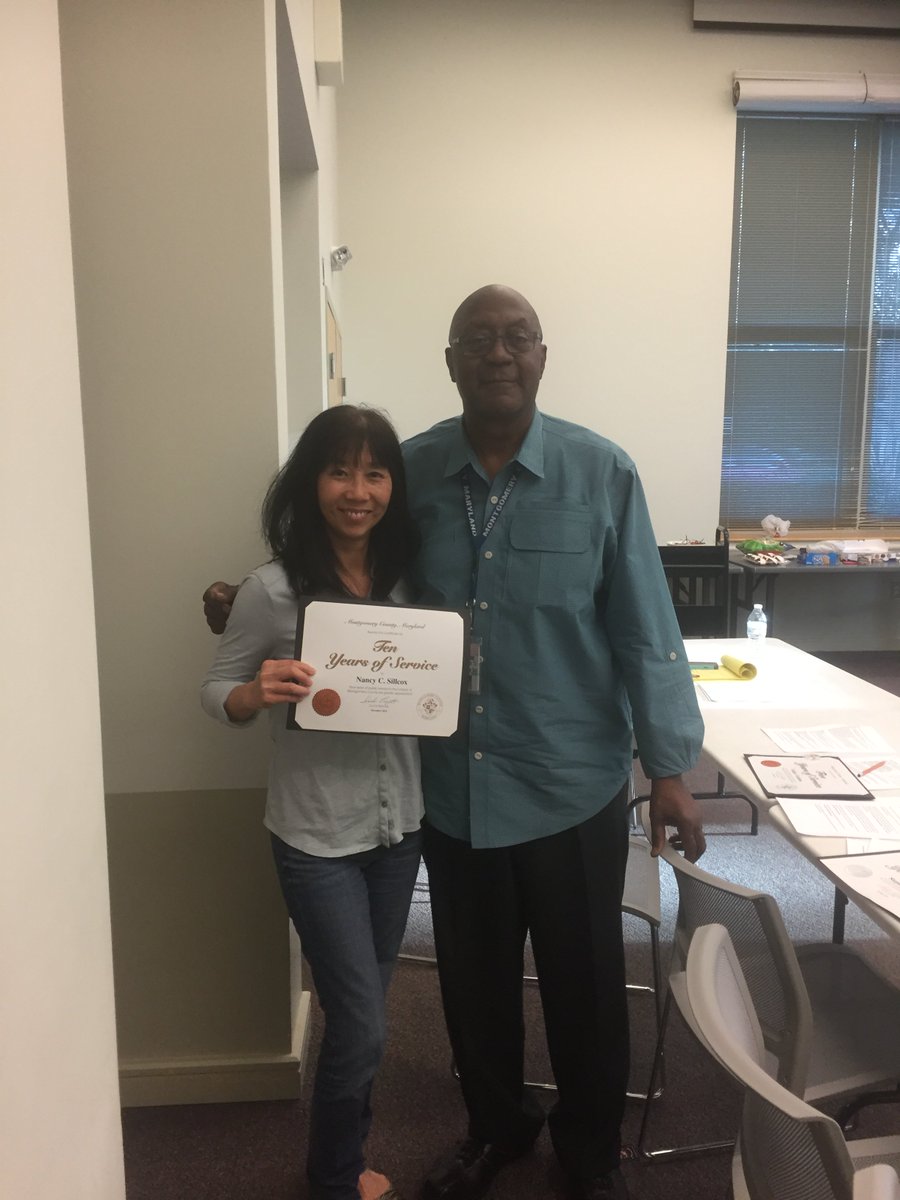 MCPL_Libraries's tweet photo. Congratulations to members of the #QuinceOrchardLibrary staff who were recently recognized for years of service to MCPL! #DelightedMoCo https://t.co/cjZOPIai1C