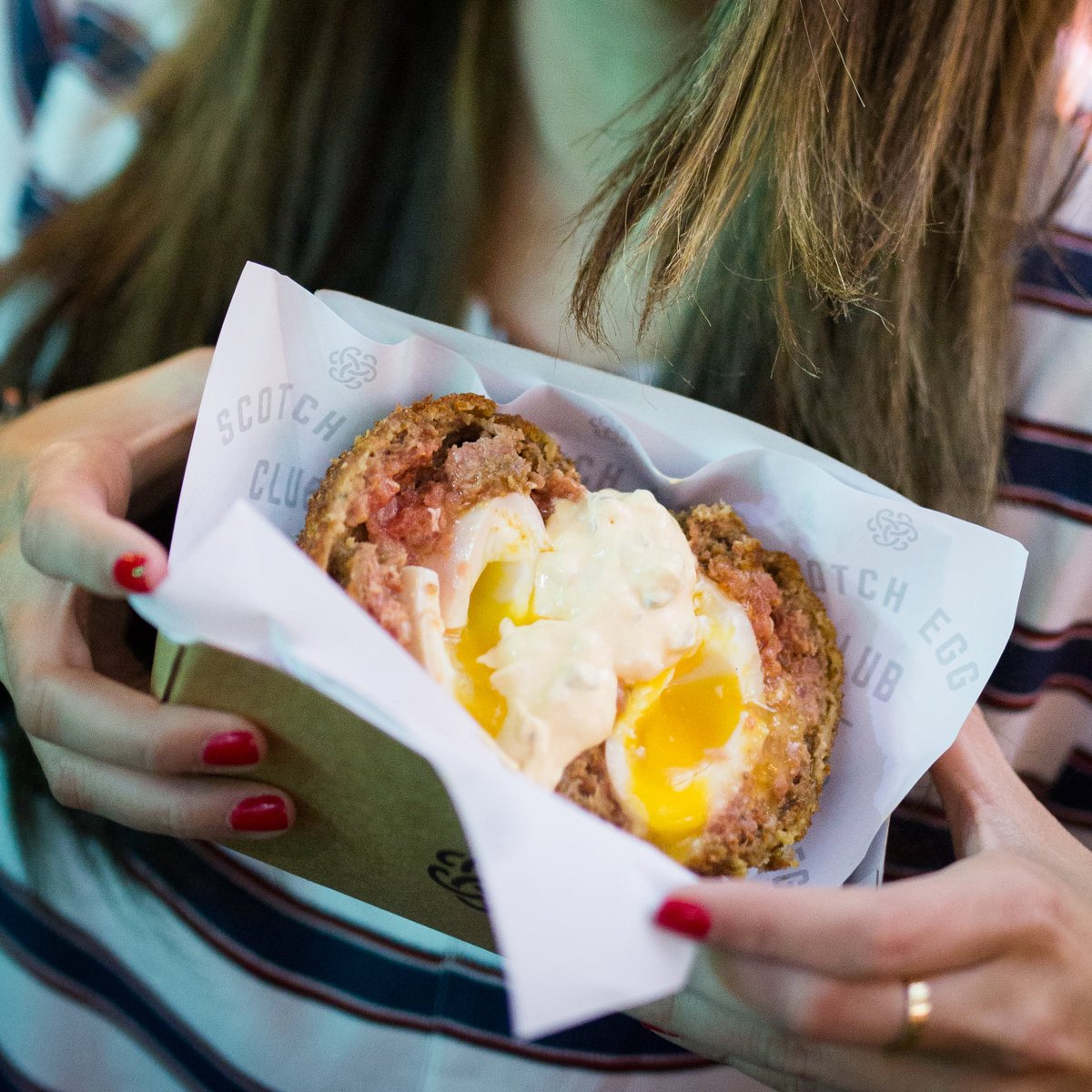 DewarsRD's tweet photo. ¿Scotch Eggs y Whisky? ¡Por supuesto! En #ScotchEggClub tenemos las mejores combinaciones, encuéntranos hoy en @foodtrucktwonwrd https://t.co/UeiaWYmygA