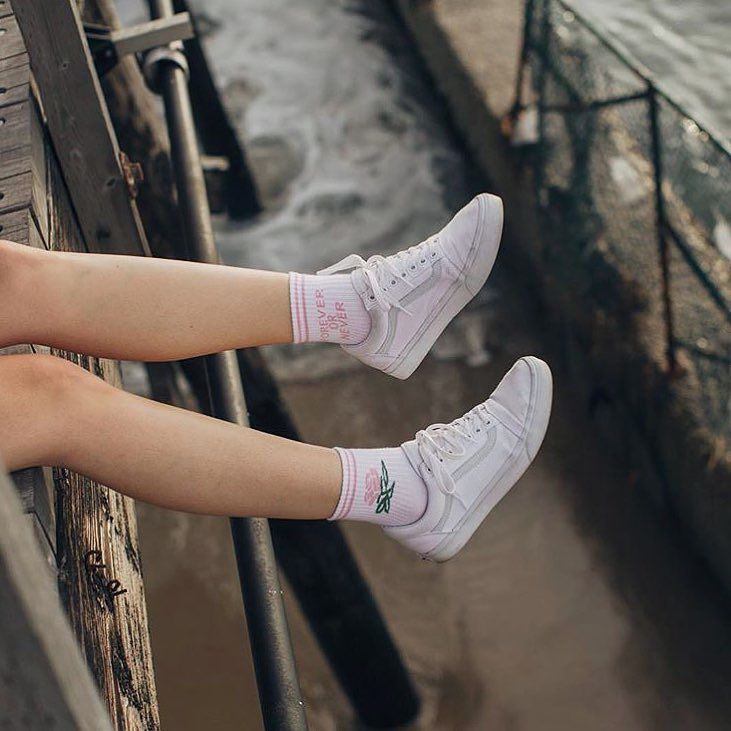 YeahBunnyStore's tweet photo. 🌹Forever or Never🌹 cc: @queenkristttine 🌹 #yeahbunnysocks #yeahbunny #ybgirl #freepeople #… https://t.co/8QJjZ57MEB https://t.co/PWNhfFIGuf