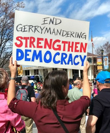 commondreams's tweet photo. With Battles in Multiple States, Fight to #EndGerrymandering Heats Up https://t.co/KqbijGj1QC https://t.co/SQ4AWhELIf