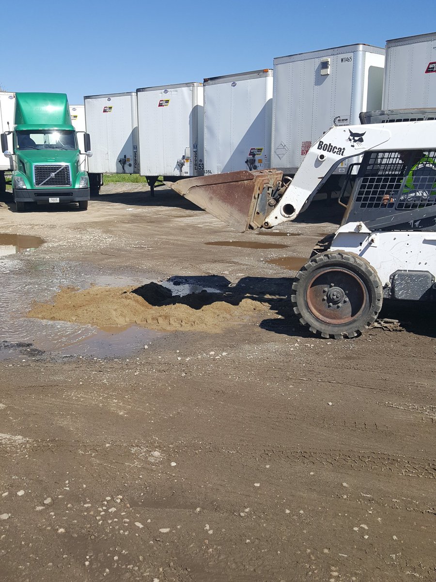 abf_const's tweet photo. Spreading a little dirt over at Lazy Boy in Redlands https://t.co/GzCPxBH6jz