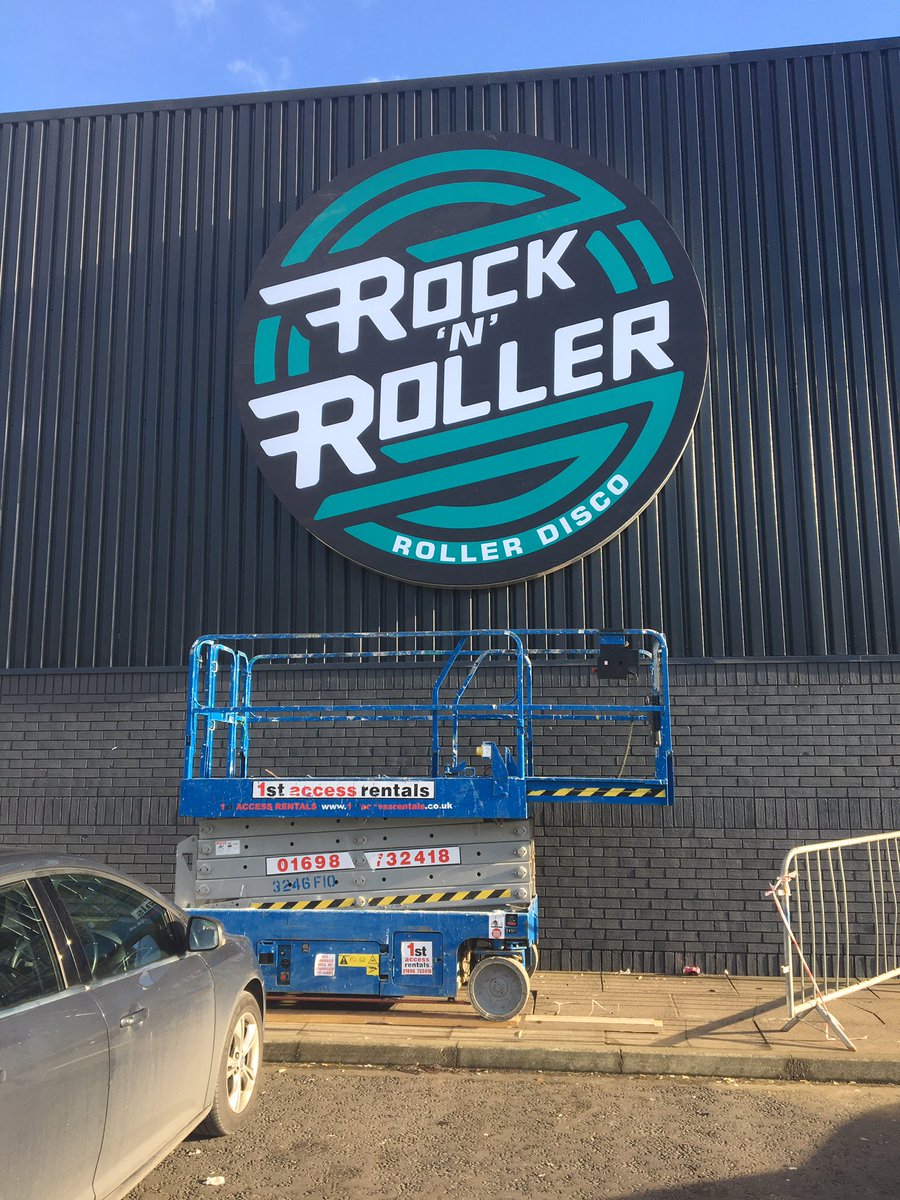 DHSigns's tweet photo. 4m circular #FlexFaceSign designed manufactured and installed by us for RocknRoller #RollerDisco https://t.co/K67dRk3BDm