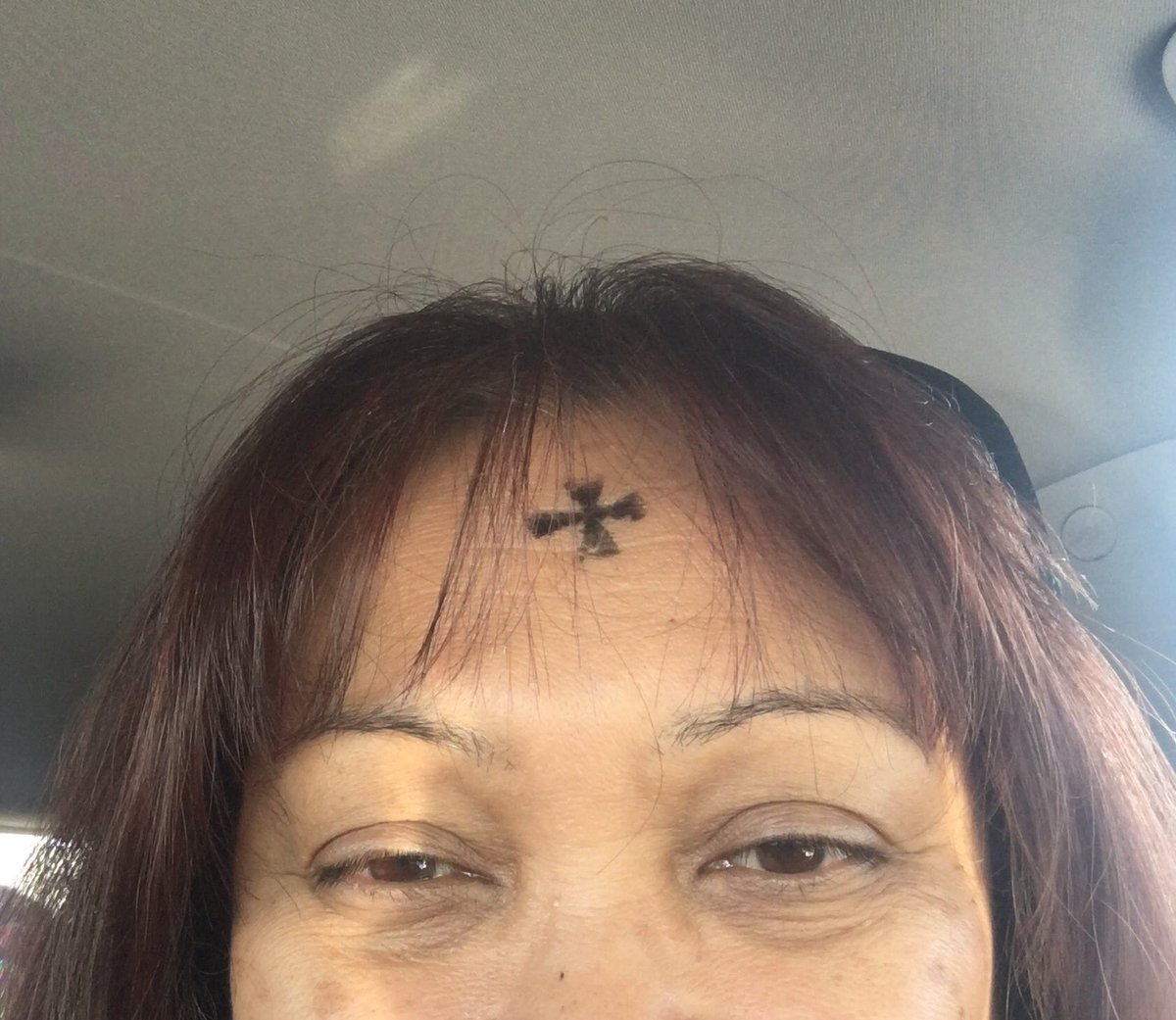 byallysonrae's tweet photo. My mom already wins Ash Wednesday. #ashtag #lookatthatash https://t.co/BbSYQKNJOJ