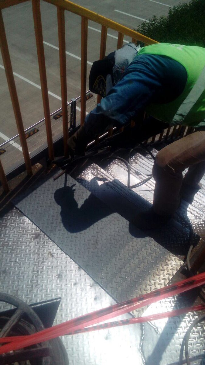 DMAS_Xalapa's tweet photo. #CONCLUYEN Trabajos de rehabilitación en Puente Peatonal de Plaza Cristal #Xalapa https://t.co/wudLa3skZd