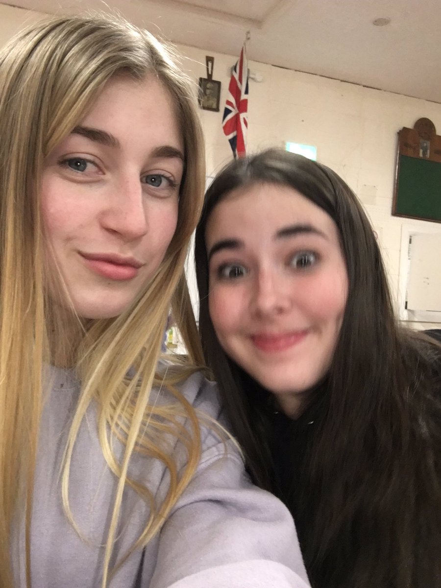 graciepooxox's tweet photo. @Lou_piee I see no difference https://t.co/sOKlX73jOI