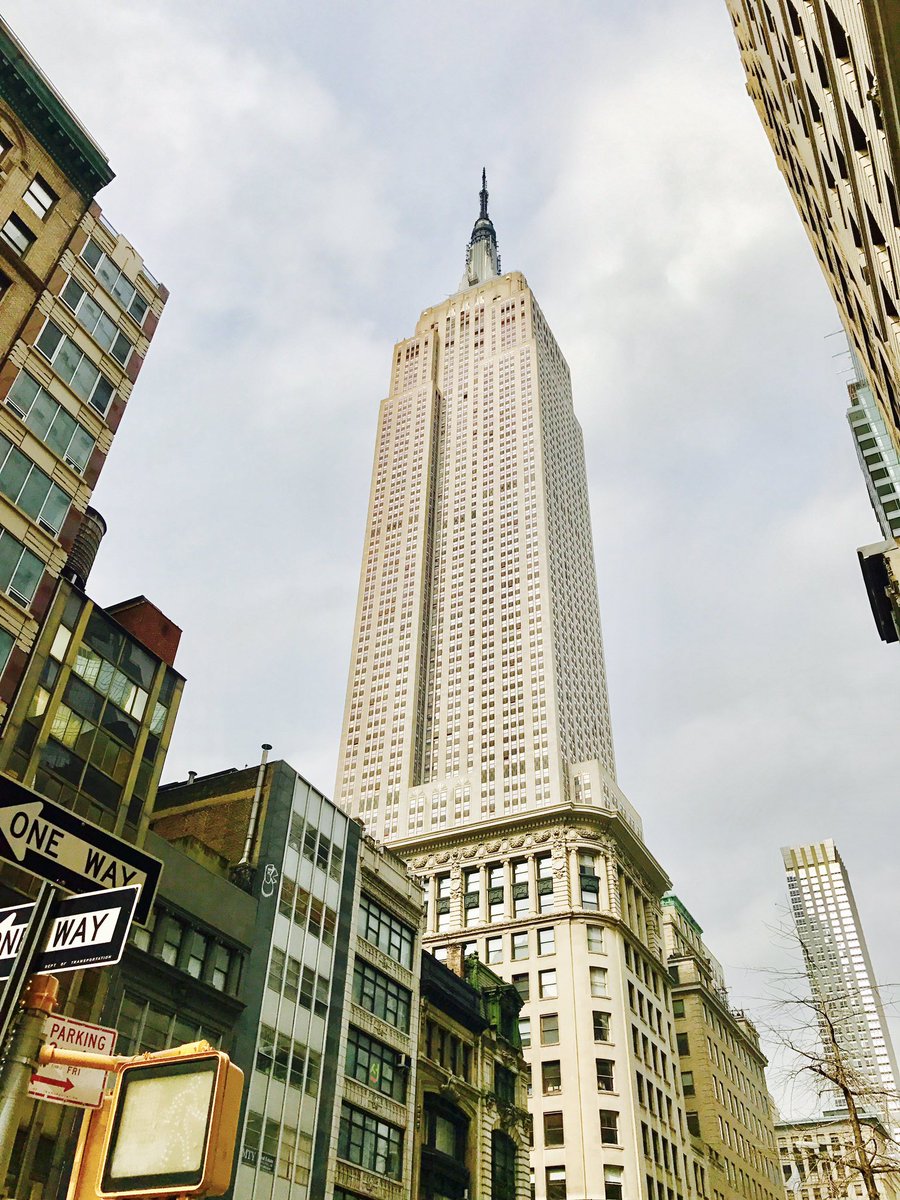 kamelia_britton's tweet photo. Take a stroll down 5th avenue with me! #NewYork #empirestatebuilding #travel #wanderlustwednesday 

https://t.co/tzzk8VyiQq https://t.co/K28ztJ8der