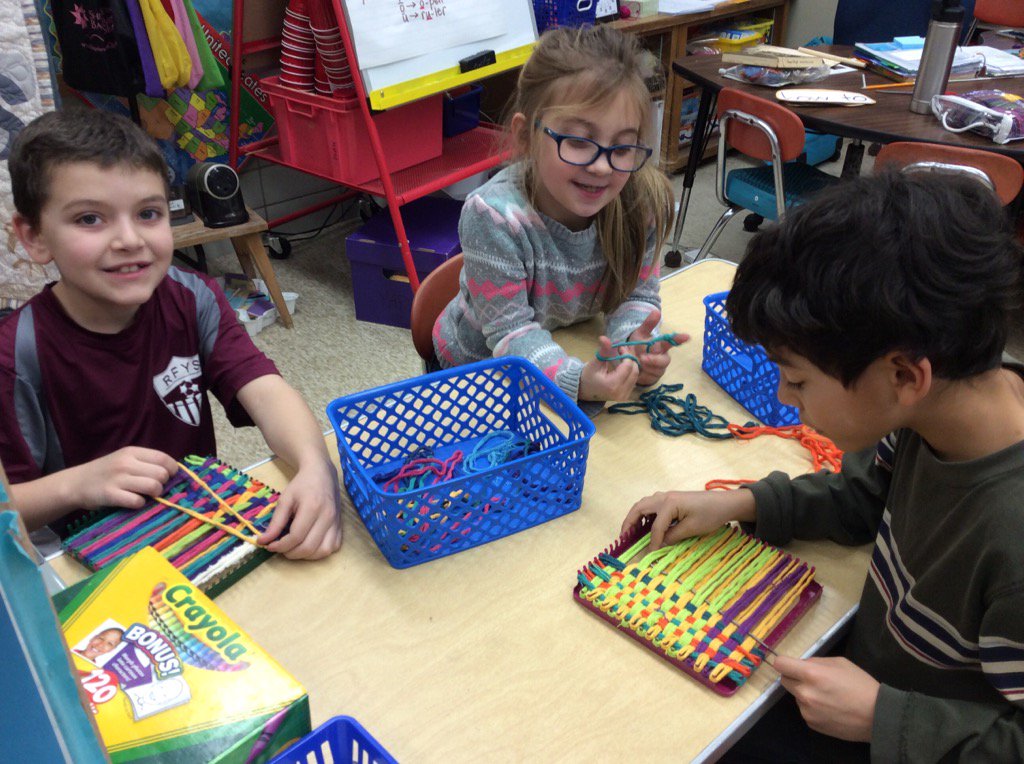 2MayerLincoln's tweet photo. 2nd graders learning to weave like our story today! @d90learns https://t.co/oDbfMO4euw