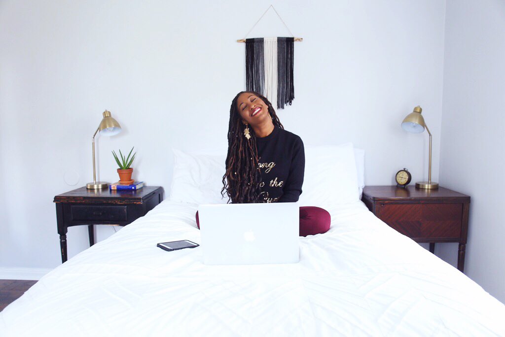 Just_Niqua's tweet photo. Thanks @Airbnb for the cutest place ever! #Roadtripping #nashville #blogger #gonethrifting https://t.co/Su6EPNWJr4