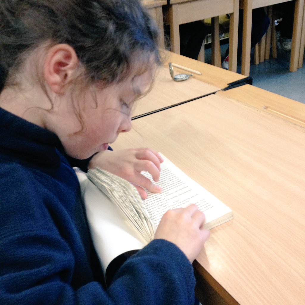 MrsW_online's tweet photo. Making amazing book hedgehogs at the Junior Symposium with @JAGS_Prep & @DulwichCollege. @hickson_rachel #bookhogs #patternandchaos #folding https://t.co/fjWRWHfRJA