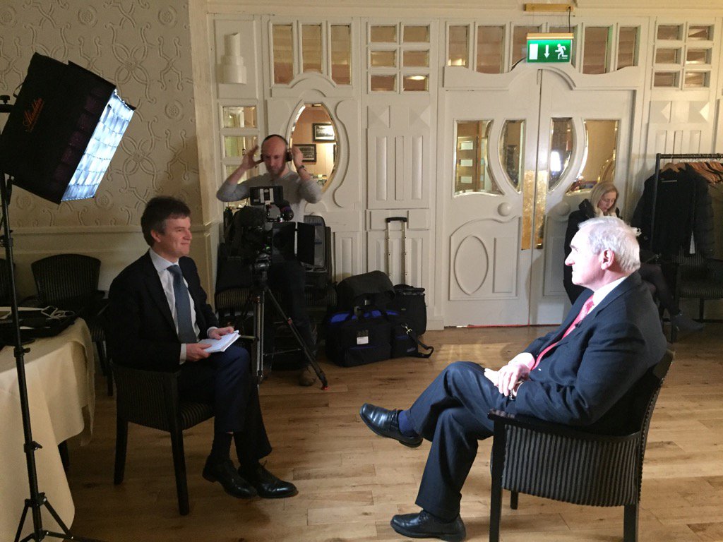 BBCNewsnight's tweet image. TONIGHT: Bertie Ahern warns of danger of 'hard' Northern Ireland border -@nicholaswatt reports bbc.in/2ldM49i #newsnight