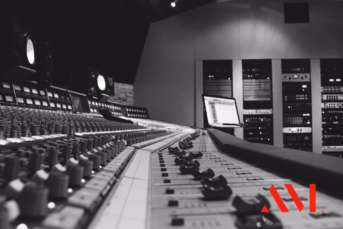 AftermasterHD's tweet photo. @AriBlitz taking a 'long' look at the #console If anyone can mix from there, we know you can Ari! 
photo: Ari Blitz 
#aftermaster https://t.co/Rdz9Zf1HXg