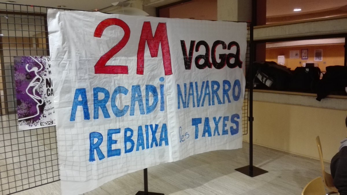 assae_esmuc's tweet photo. Les estudiants de l'@esmuccat encetem sopant en germanor la #TancadaESMUC. Ens espera una nit de debat, de formació i de lluita! #2MVaga https://t.co/w7sFmQy2vg