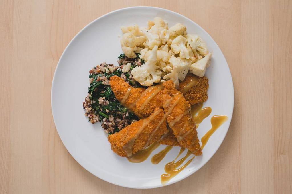 Almond Crusted Baked Chicken with Honey Dijon Dipping Sauce over Wild Rice // This week's menu is posted for meal d…