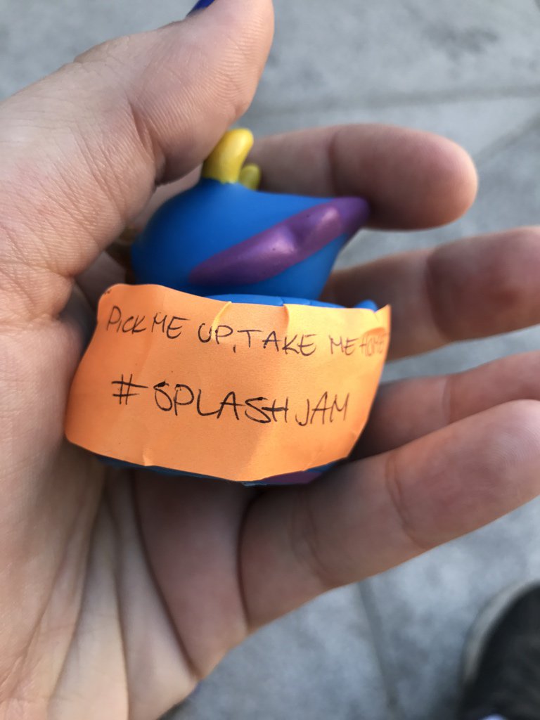 kadybat's tweet image. I found a friend #splashjam