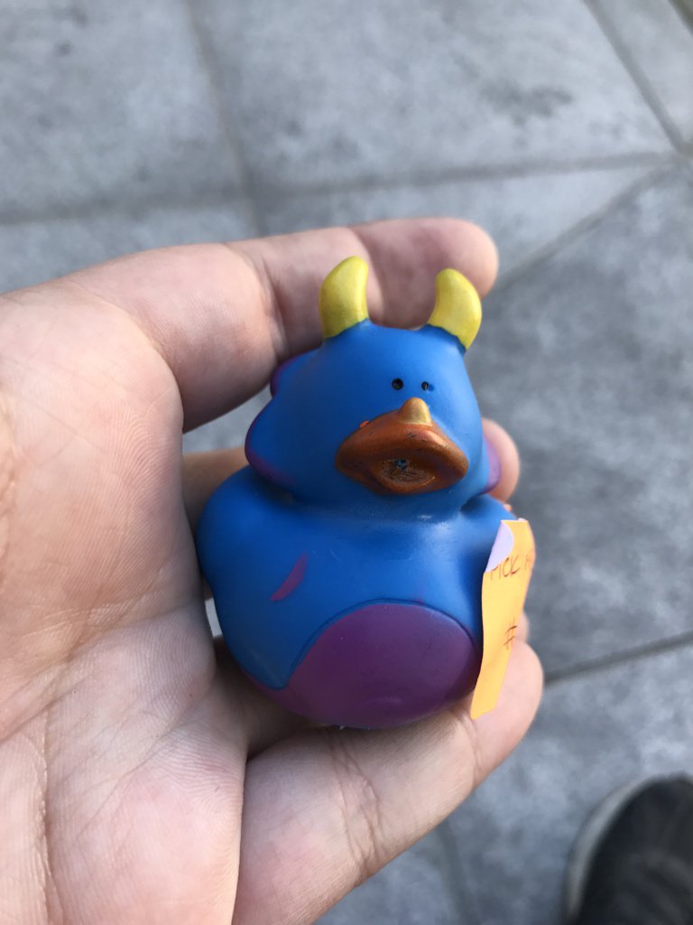 kadybat's tweet image. I found a friend #splashjam