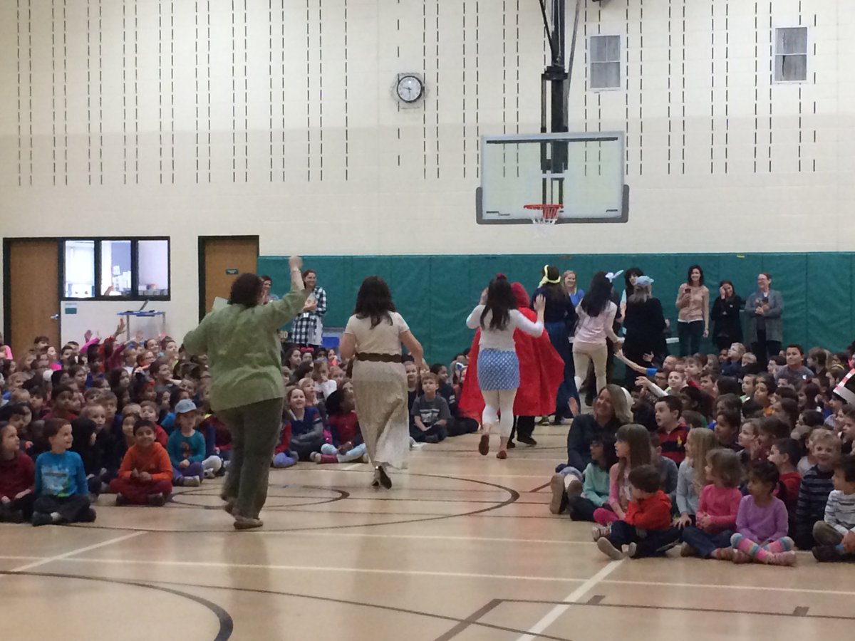 LitCoachesK5's tweet photo. WES kicked off Read Across America week with a readers' theater assembly! #bravobburg https://t.co/ltNfSv1ftS
