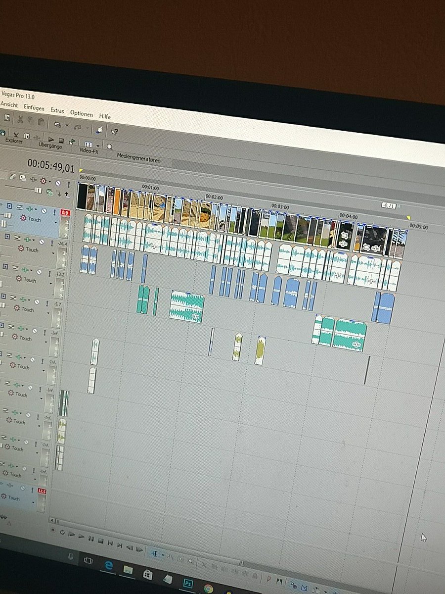 OrtLeit's tweet photo. Sieht nach so wenig aus aber musik remixen, etwas animieren und natürlich auch passen schneiden brauchen lange. #6std https://t.co/euY2JyxJDk