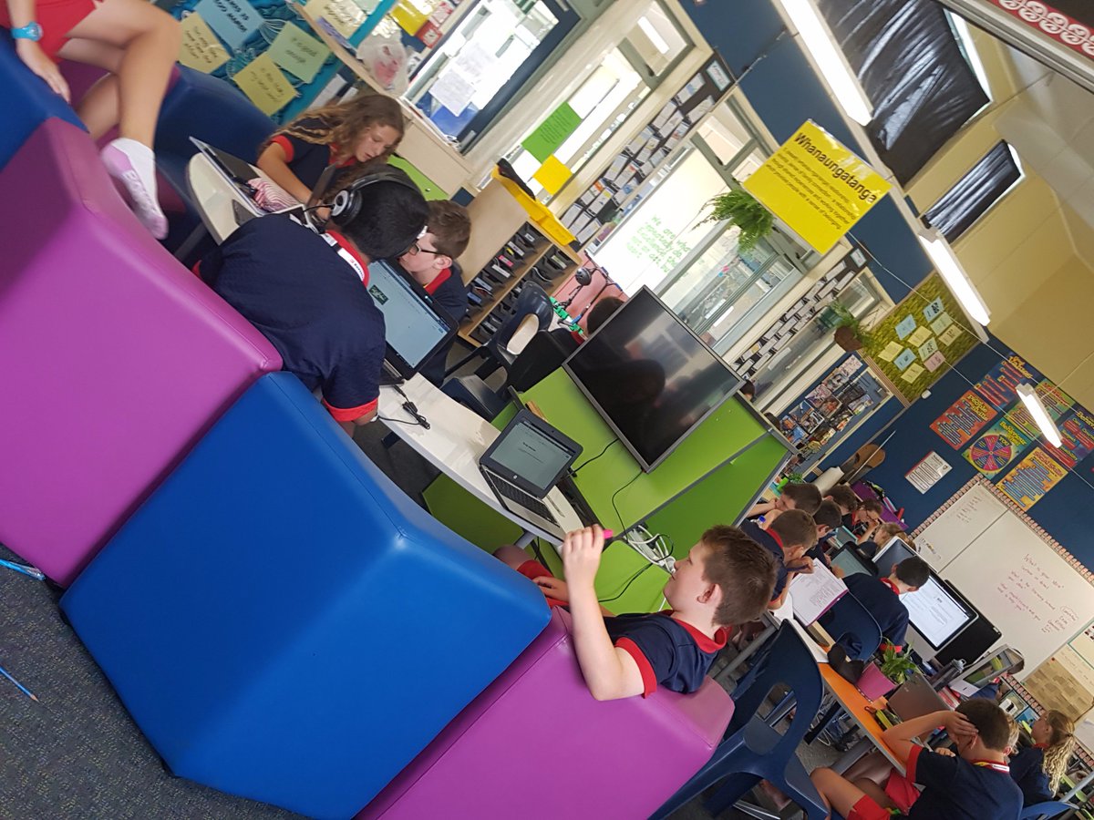 BattenPIS2017's tweet photo. Learning and interacting with others ππ€Β #BattenPIS2017 #ILE #Classmates #Battenfamily #learningintheHUB https://t.co/r69oT9MS0B