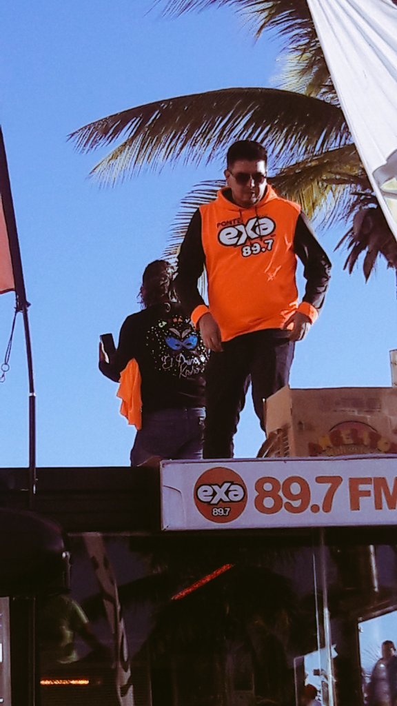 MariLugirl's tweet photo. Por más que te grite. Jamás me hiciste caso ehh te pasas jajajaa 😂😂 #Oigameano #quePorte #CarnavalMazatlan2017 @p0p1n https://t.co/4AjSRJ6CzJ