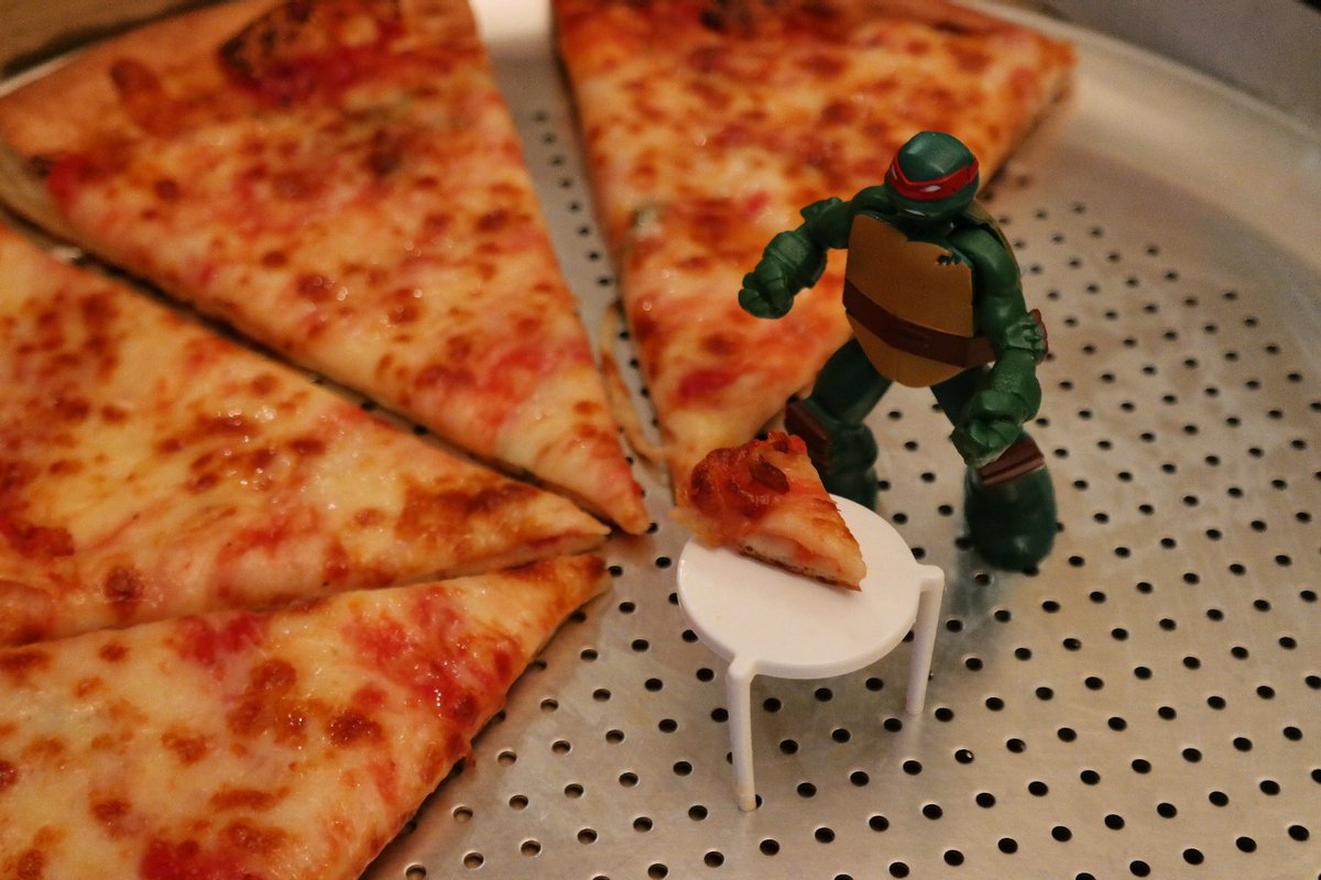 IvoryGear's tweet photo. When your #mouf is too big for your #stummy

#WhyILovePizza
#NinjaTurtles https://t.co/6TjyWFXDKU