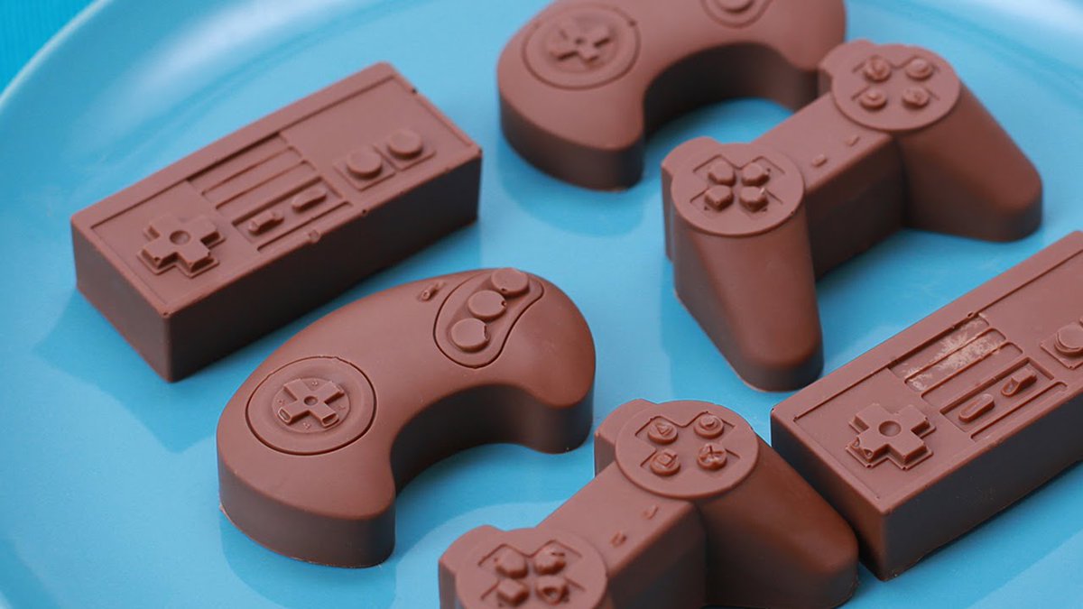 I promise I'm not here just playing games (most of the time) - come get these choco-controllers I just made!  #gamergirl @SkullRockSweets