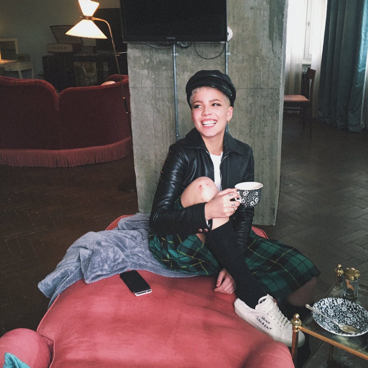 halsey's tweet image. how many European countries can I fit in a week? ❤️❤️❤️