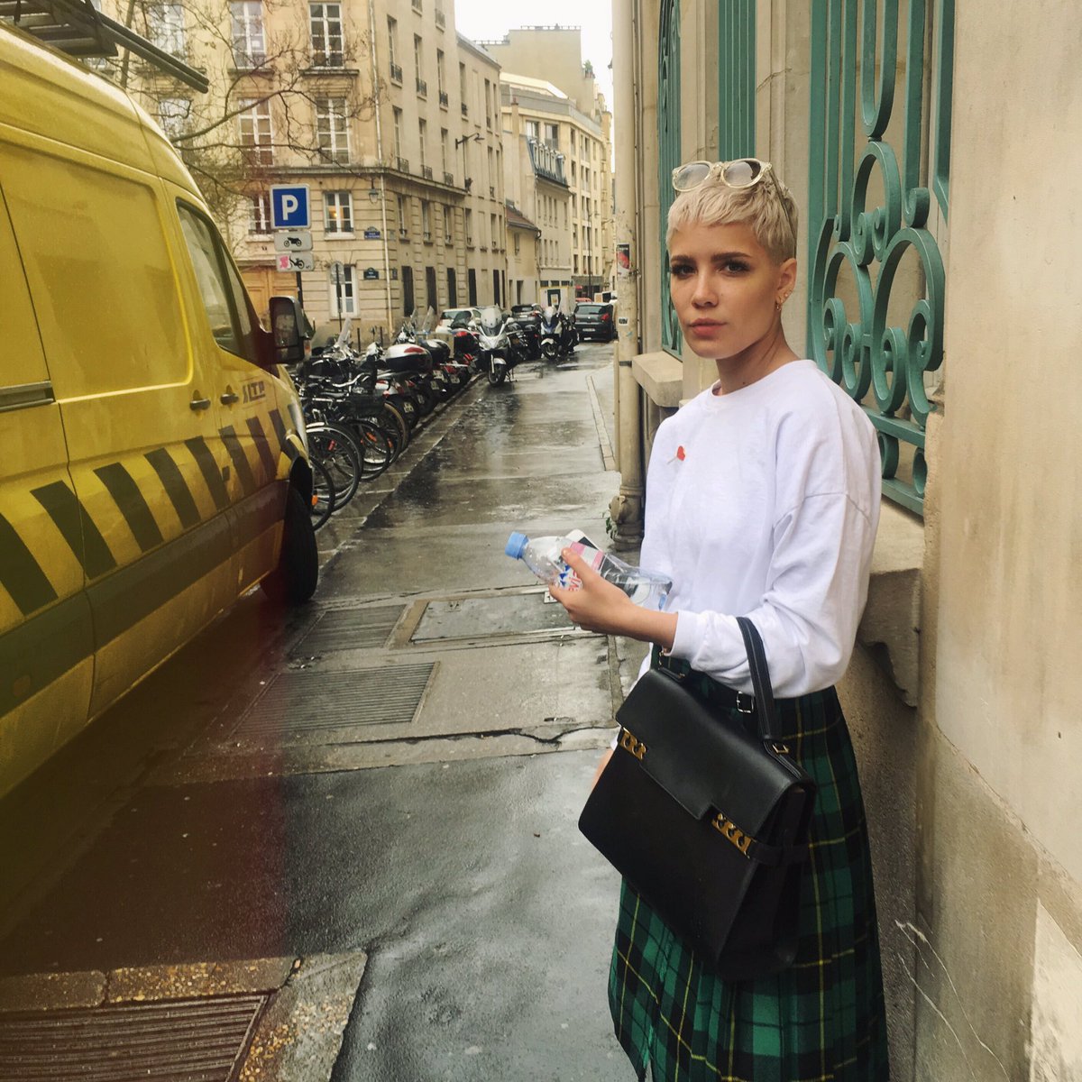 halsey's tweet image. how many European countries can I fit in a week? ❤️❤️❤️