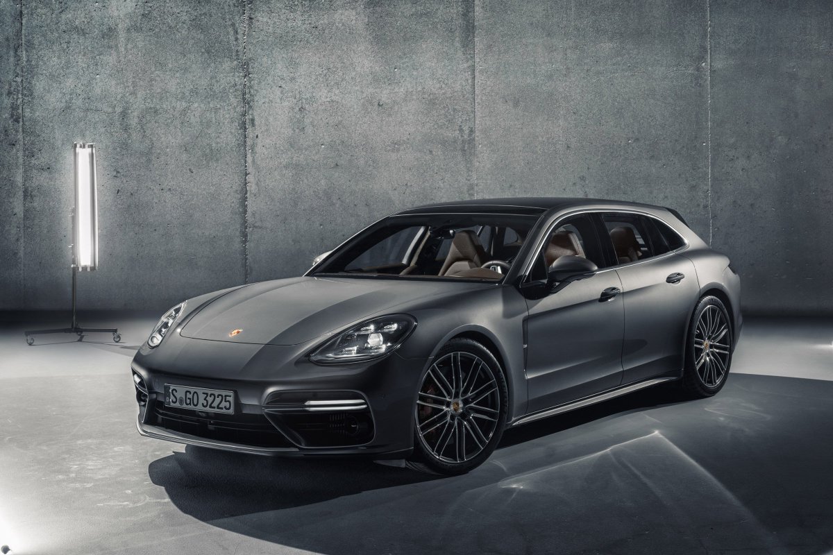 evomagazine's tweet photo. Porsche's Panamera Sport Turismo brings estate car space to the ferocious 4-door... https://t.co/A8mIeTFgZg #porsche #GIMS https://t.co/APtt16azVH