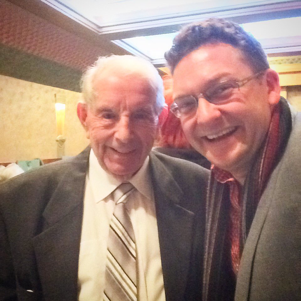 AndyEastwoodUK's tweet photo. Bobby King in fine form at @StockportPlaza1 tonight! π #only95 https://t.co/FvUEFtXZsc