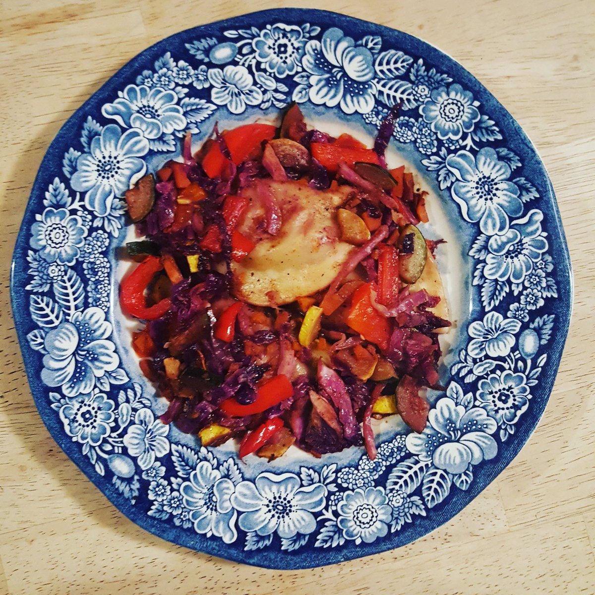 WicMorrisania's tweet photo. Whenever you eat, make sure to include lots of veggies 🌈🌱 #Not62 #Plantbased #Bronx https://t.co/mGrB3UXass