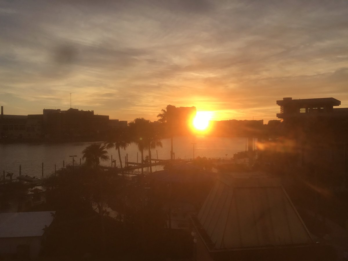 MariaSS3's tweet photo. Thank you #Goheart and #tampa a beautiful sunset, as we all travel safely home. #aptamarketing17 https://t.co/hFoUxHcLMm