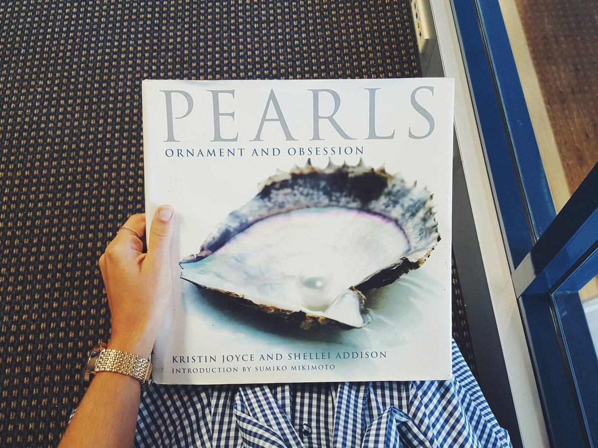 seamuseum_'s tweet photo. Our library is full of pearls of wisdom which shed more light on our exhibition Lustre 😉 Curious? 👉 https://t.co/GZBoV93Ccd #LibraryByTheSea https://t.co/oyZogIUFxh