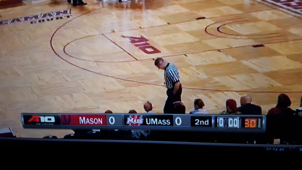 Casey_Glick's tweet photo. Quality feed, @atlantic10 and @UMassMBB. #NotMason https://t.co/YwQ8b7DN31