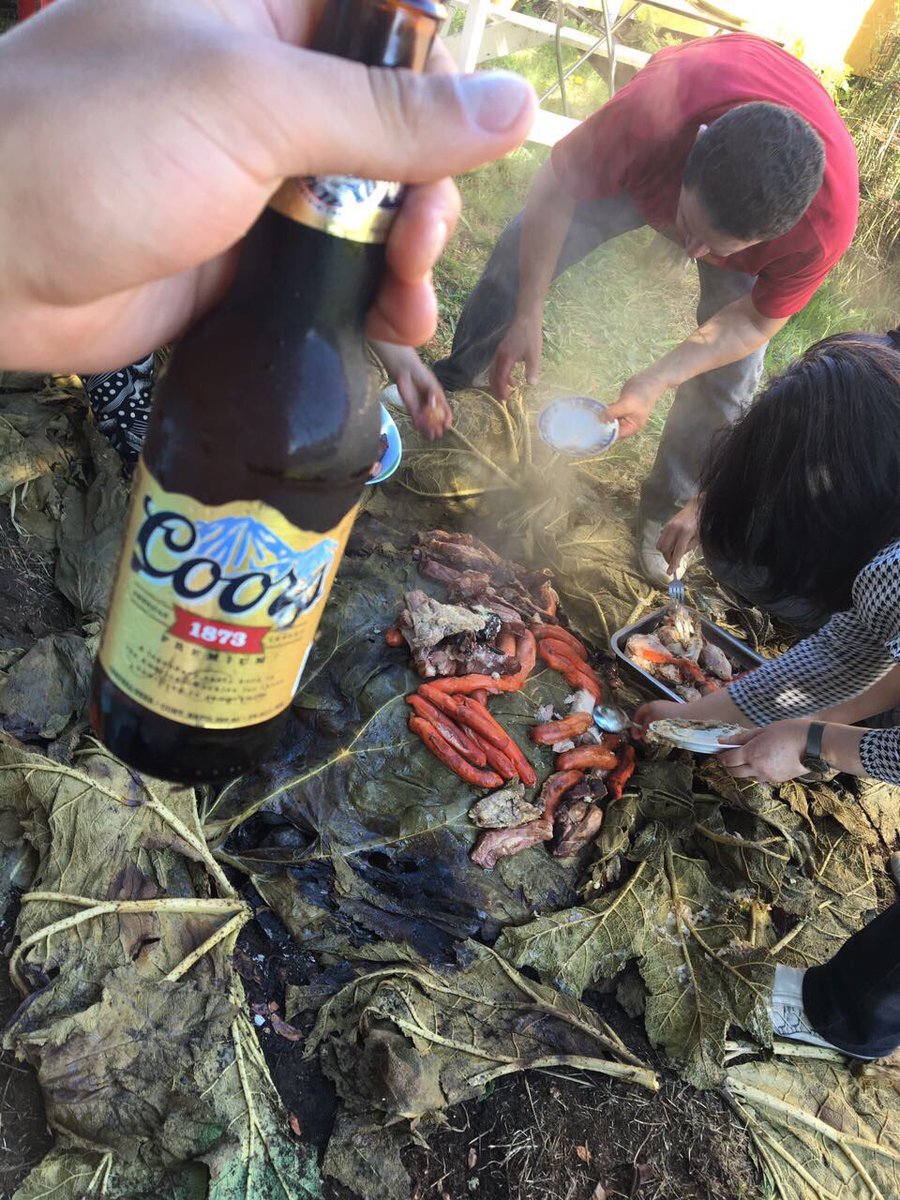 CSoussi's tweet image. En Chiloé ...@CoorsChile acompañando la más genuina tradición culinaria. &quot;El curanto&quot;.#coorsNBACL